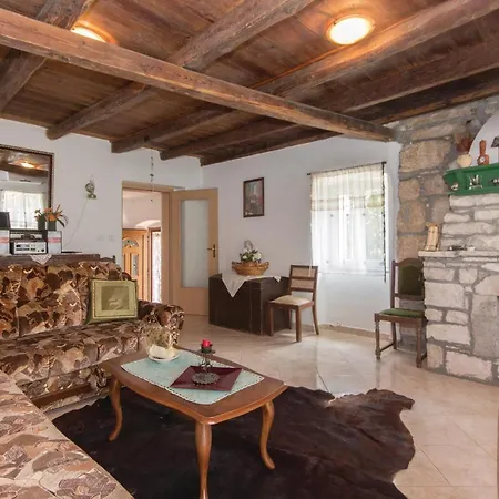 Holiday home 4 Bedroom Cozy In Rakalj