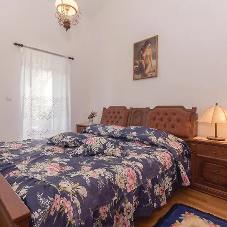 4 Bedroom Cozy In
