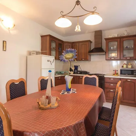 Holiday home 4 Bedroom Cozy In
