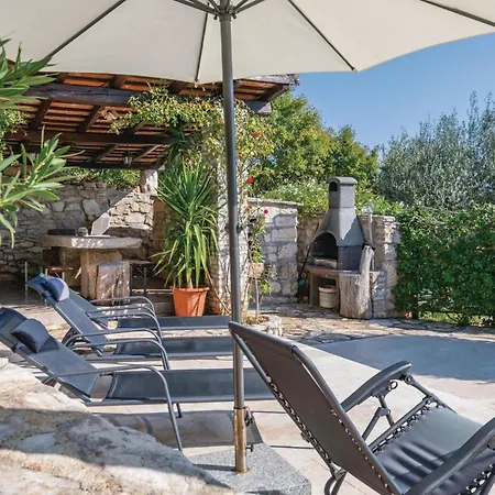 Holiday home 4 Bedroom Cozy In Rakalj