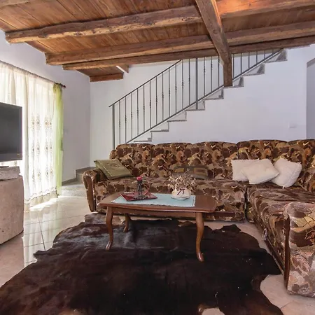 4 Bedroom Cozy In * Rakalj