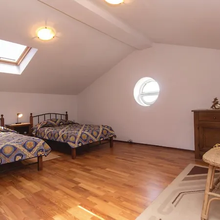 4 Bedroom Cozy In Holiday home