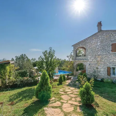 4 Bedroom Cozy In Holiday home Rakalj