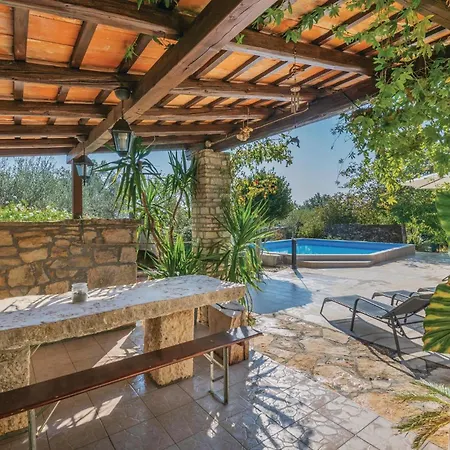 4 Bedroom Cozy In Holiday home Rakalj
