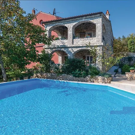 4 Bedroom Cozy In * Rakalj