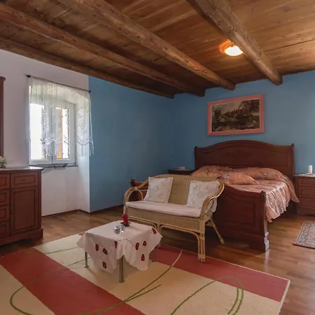 4 Bedroom Cozy In Holiday home Rakalj
