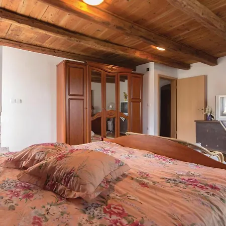 4 Bedroom Cozy In Holiday home